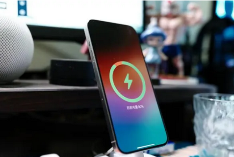 姚安苹果15换屏服务分享用什么充电器给iPhone15充电更好 